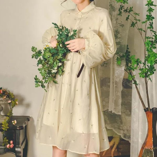 Vestidos casuales falda 2023 primavera y verano moda francés Retro hada dulce bordado linterna manga vestido mullido M1063