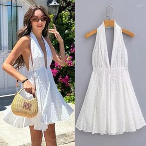 Robes décontractées SLTNX Mode brodé été pour femmes 2023 Sexy robe dos nu femme évider cou suspendu blanc court