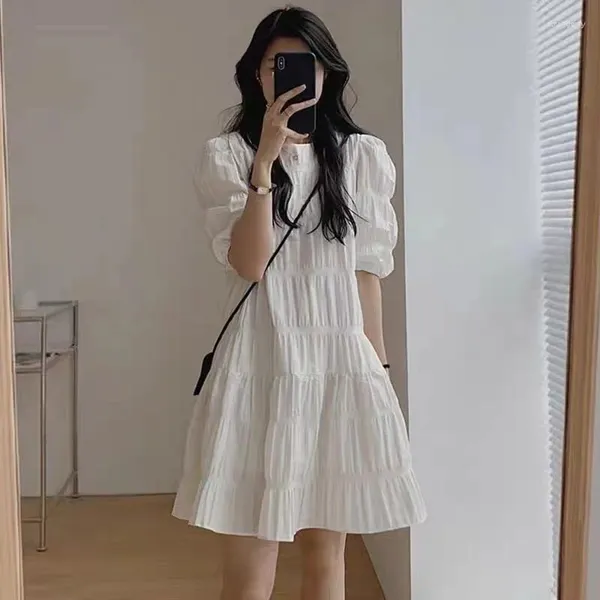 Vestidos casuales Pequeño vestido francés con mangas de burbuja arrugada para mujeres 2024 Vestidos de verano de mujer sueltos negro blanco muñeca vestido corto