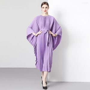 Vestidos informales, vestido Irregular plisado sólido, cuello redondo, mangas de murciélago, estilo grande suelto, gama alta, moda para mujer, verano otoño 2023