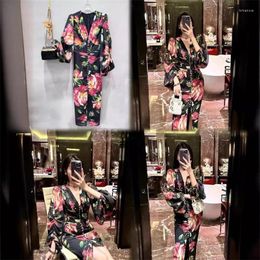 Robes décontractées printemps et d'été Hong Kong Robe de floral vintage VING VING VING HIP HIP TAILLE Vêtements féminins élégants