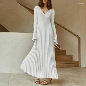 Robes décontractées printemps à manches longues Robe tricotée femmes élégante plissée une ligne femme col en v Maxi Robe 23965