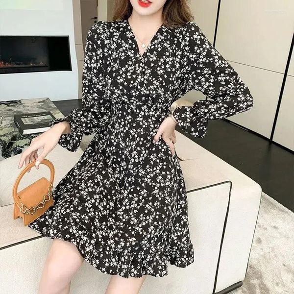 Vestidos casuales Primavera Verano Trajes Estampado de manga larga Negro / Blanco Cuello en V Una línea Estilo coreano Gasa Vestido floral M-3XL