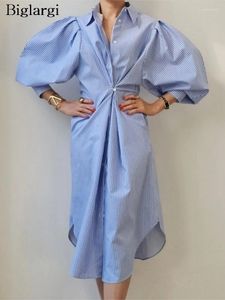 Robes décontractées printemps d'été Imprimé rayé midi chemises robe femme irrégulière plissée mode mince dames de style coréen femme