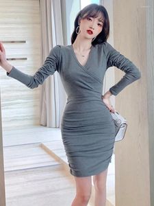 Casual jurken lente dames mini jurk eenvoudige v-neck vouw met lange mouwen bodycon innerlijke bodem strakke korte outfit club vestidos mujer