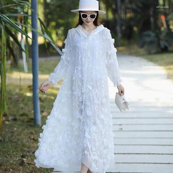 Robes décontractées Spring Femme's Silk Hotted High End et Unique Floating Flower Flower Loose Beach Vacation Suncreen Money