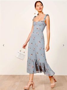 Casual jurken zomer 2023 vrouwen sexy spaghetti riem chiffon jurk catwalk Europeaan Boheemse bloemen gedrukte midi -ruches