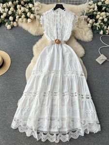 Casual jurken zomer zwart/wit uitgehold borduurwerk kant feest lange jurk elegante ronde hals mouwloos enkele rij knopen maxi vestidos
