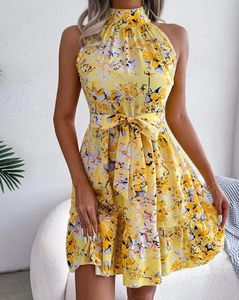 Robes décontractées Summer Mousseline de soie pour femmes 2024 Sans manches Ditsy Floral Print Détail noué à volants Hem Slim Taille A-Line Mini robe