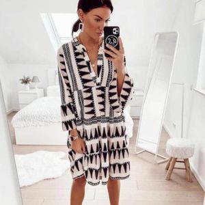 Robes décontractées Robe d'été imprimé géométrique Femme à manches longues col en V plage courte pour les femmes 2021 fête Robe d'été Robe ample Femme