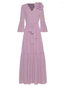 Robes décontractées Designer de mode d'été Violet Vintage Robes Femmes Col V Frenulum Appliques Bouton Volants Épissé Slim Robe Longue