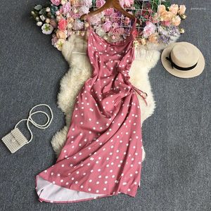 Robes décontractées Été Style coréen Mode Polka Dot One Word Collier Robe à bretelles Taille haute Taille minceur Cravate Fente Une jupe longue