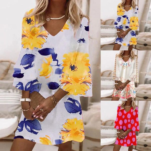 Robes décontractées Summer Mini Femmes Sexy Imprimer Robe ample Femme Robes V Cou Bell Manches Trois couches Volants Beach Sundress