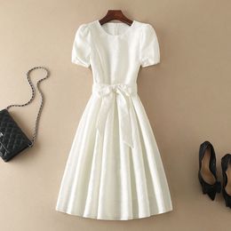 Casual jurken zomer niche schattige meisjes elegant wit eenvoudige ronde nek taille trimmen jeugdige jurk voor vrouwen 221126