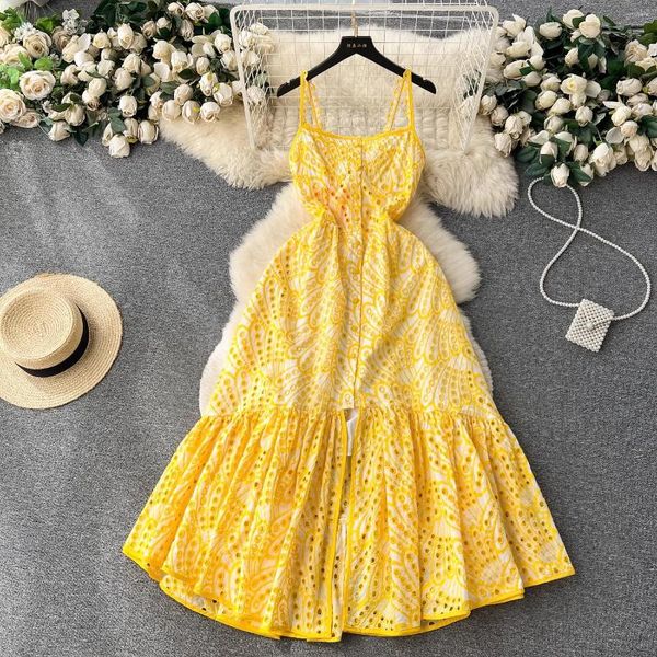 Robes décontractées Piste d'été broderie évider robe longue sexy femmes spaghetti sangle coton simple boutonnage jaune vacances maxi