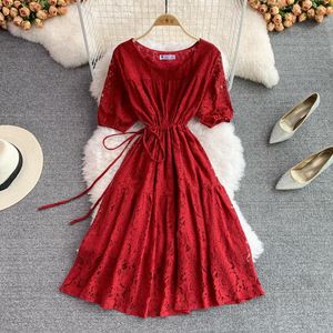 Casual jurken Zomer sexy trekkoord Hollow Out Lace Dress vrouwen blauw/rood/geel korte puff mouw hoge taille A-lijn feestvestidos vrouw