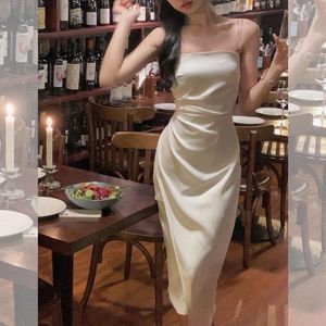 Casual jurken zomer sling mid-length Franse elegante en sexy vrouw jurk Koreaans retro dans feest 2022Casual