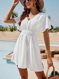 Vestidos casuales Vestido de playa blanco de verano Mujeres Boho Mini Femenino Sólido Suelto Protector solar Señoras Sexy V Cuello Plegado Corto