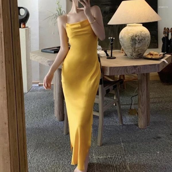 Robes décontractées été femmes robes d'été jaune dos nu Sexy Robe de plage 2023 col en v vacances fractionnement Spaghetti sangle Femme Robe