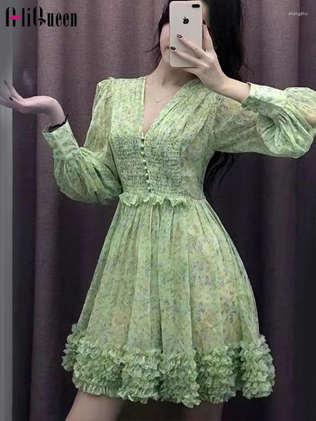 Robes décontractées d'été Femmes vintage en mousseline de mousseline florale lanterne Ve manche V Mini robe élégante Femme Green Ruffles Beach Vestidos