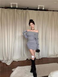 Robes décontractées Sweet Girl Off Épaule 3D Fleur Robe tricotée Femme Automne / Hiver Slim Fit à manches longues A-Line Fashion Wrap Hip Short