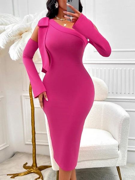 Robes décontractées Robe à l'épaule nue rose douce pour les femmes automne 2024 BodyCon Party de club midi élégant à manches longues asymétriques sans dos.