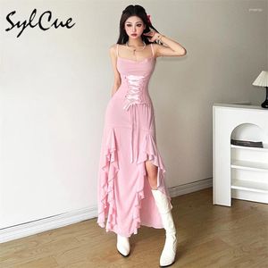 Robes décontractées Sylcue 2024 Printemps Coréen Rose Doux Doux Personnalisé High Street Mature Belle Cool Femmes Longue Dentelle Split Sling Robe