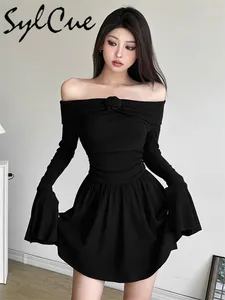 Robes décontractées sylcue élégante mature belle confiante noire mystérieuse sexy sexy douce épaule courte robe pliée en ligne