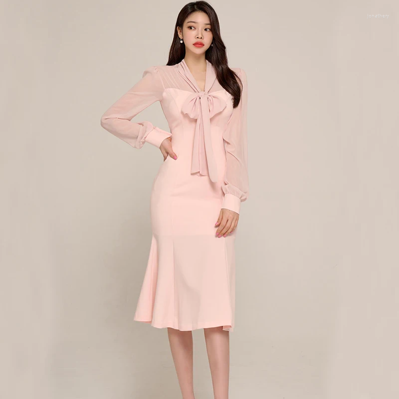 Casual Kleider Temperament Rosa Herbst Meerjungfrau Kleid Mode Frauen Fliege Spitze Mesh Patchwork Langarm Rüschen Bodycon Midi Vestidos