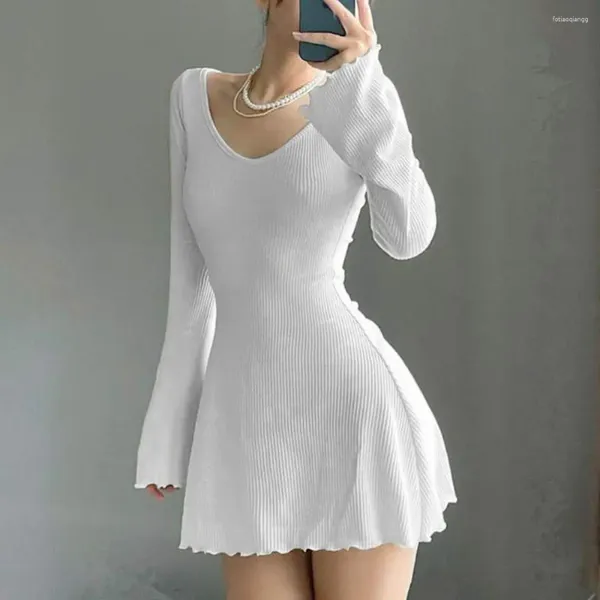 Vestidos casuales Apriete la cintura Vestido de mujer Dobladillo suave Adelgazamiento simple Falda de manga larga A-Line Tejer con cuello en V Playa