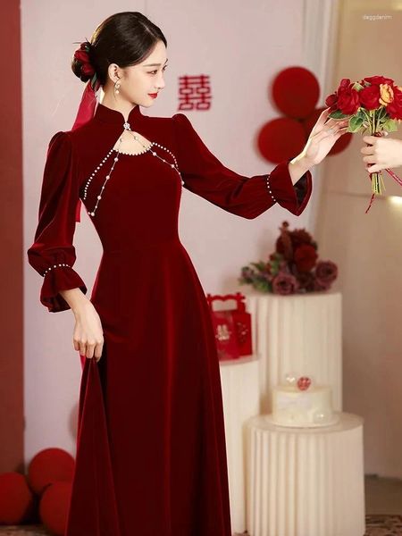 Robes décontractées Toast Bridal Cheongsam Automne Hiver 2023 Manches longues Chinois Red Velvet Engagement Robe de mariée Jupe Femme