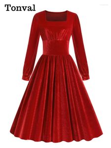 Robes décontractées Tonval Col Carré Taille Haute Rouge Solide Velours Hiver Robe De Noël Femmes Soirée Élégante Plissée Longue Vintage