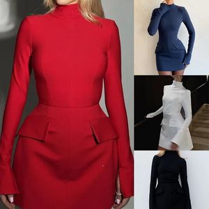 Robes décontractées Col roulé à manches longues Rouge Mini Robe Femmes élégantes Solide Moulante A-ligne Robe 2023 Automne Dame Mode Slim Trajet