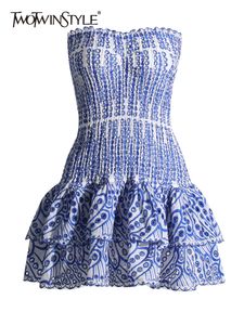 Casual jurken Twotwinstyle uitgesneden gelaagde zoom sexy jurk voor vrouwen strapless mouwloze off -schouder hoge taille mini vrouwelijke kleding 230411