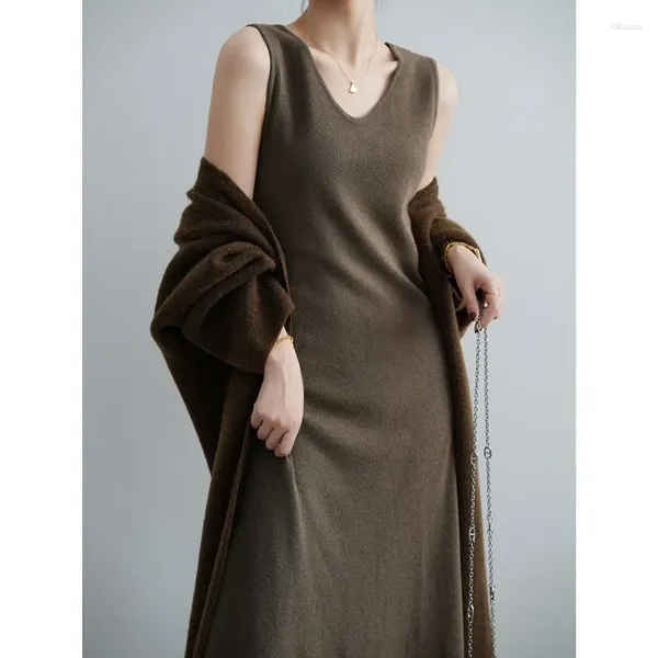 Robes décontractées Robe en satin à col en V polyvalente côtelée modale haut à col debout 2024 automne haute qualité femme tricolore # 2001