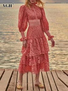 Casual jurken VGH herfst kanten paneeljurk voor dames coltrui met lange mouwen en hoge taille uitgesneden borduurwerk elegante midi vrouwelijke kleding