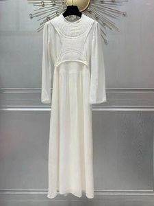 Robes décontractées Vintage 2024 Blanc Femmes Laine Soie Longue Robe Sexy Design De Mode Slim Discothèque Piste Rame