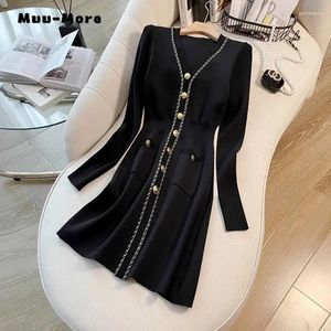 Casual jurken Vintage Elegante Solide Color Slim Fit Midi 2024 Winter Winter Women V-Neck A-Line Black Evening Dress