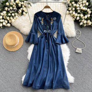 Casual jurken Vintage Ethnic Denim Long Dress Spring Vrouwen O-Neck Flare Sleeve Borduurwerk Losse elegante Maxi Plus Maat 2023