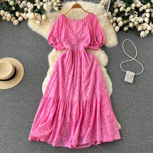 Robes décontractées Vintage évider brodé robe à manches courtes boutons en V profonds manches bouffantes rose doux robes longues pour femmes Robes Femme 2023