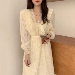 Robes décontractées Vintage Style coréen Blanc Dentelle Broderie Fête A-Ligne Lâche Printemps 2024 Fée Robe Élégante Femmes Hiver Manches Longues