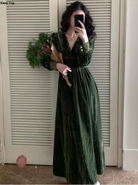 Robes décontractées vintage V cou de cou vert velours français élégant une pièce de fête de bal de bal de printemps hiver slim vestidos à manches longues