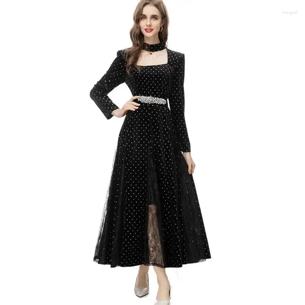 Robes décontractées Robe en velours vintage pour femmes 2024 AUTTRE HIVER French Style Elegant licou Polka à manches longues Longueur de la cheville minessée à manches longues