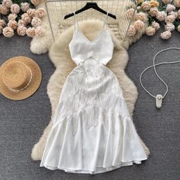 Casual jurken WDMSNA Franse vakantie zomerjurk vrouwelijke v-hals slanke taille a-line vestidos temperament tassel witte bretels voor vrouwen