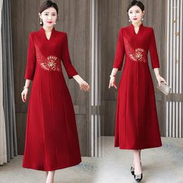 Robes décontractées Robe de maman de mariage Cheongsam amélioré pour les femmes d'âge moyen et âgées Rouge Élégant Noble Mères