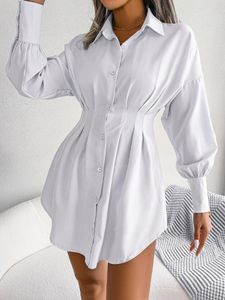 Robes décontractées blanc boutonné chemise robe printemps femmes mode col rabattu lanterne manches asymétrique femme Mini