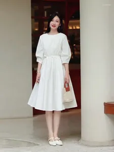 Casual jurken witte jurk 2024 vrouwelijke stijl zachte en romantische draag Franse eerste liefde die je klein voelt met taille