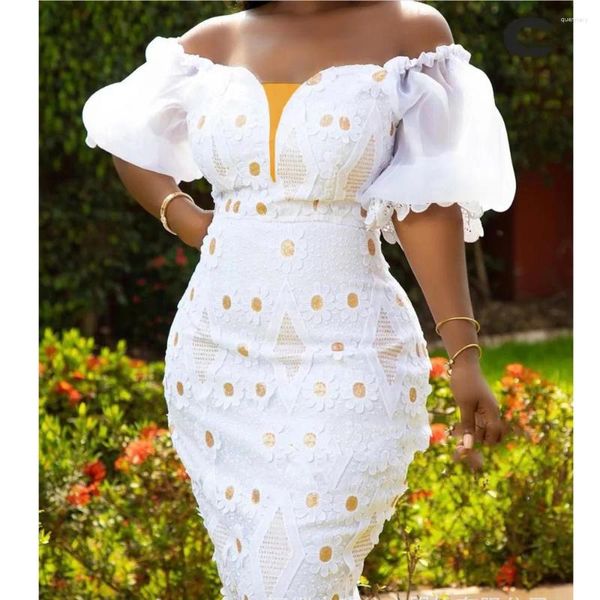 Robes décontractées robe blanche, il faut impliquer le lieu d'attente en boucle sexy enveloppe contre la fente africaine moderne 2024