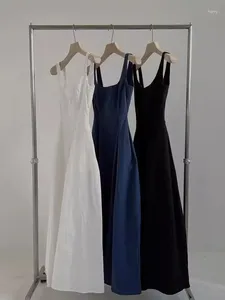 Robes décontractées Blanc Élégant Robe plissée Femmes Midi Sangle sans manches Femme A-ligne 2023 Été Coréen Taille haute Lady Robes