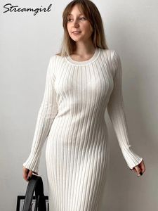 Casual jurken wit lang gebreide voor vrouwen elegante 2024 slanke maxi kaki o nek truien mouw jurk dames